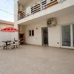 A O - Tina House * فيريل